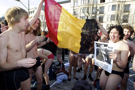 Бельгийцы разделись из-за 250-дневного безвластия