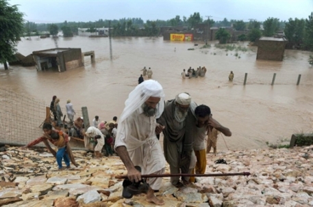 Число жертв пакистанского наводнения превысило 250 человек