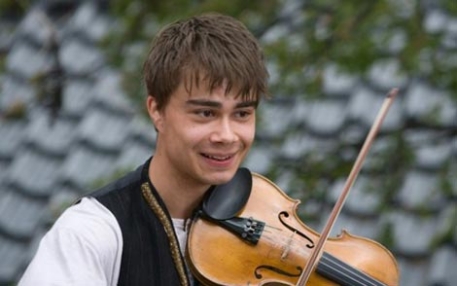 Слухи о пропаже скрипки Александра Рыбака оказались ложными