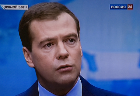 Медведев связал отставку Лужкова с пробками в Москве