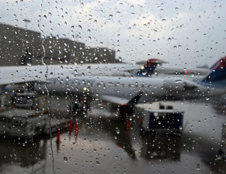Из-за непогоды в аэропорту Алматы задерживаются рейсы
