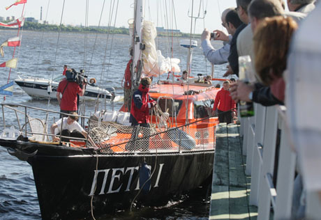 Яхта-рекордсмен возвращается в Петербург