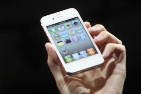 Россвязь одобрила использование iPhone 4 в России