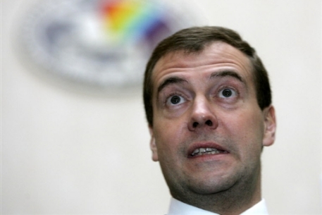 Медведев не исключил будущей конкуренции с Путиным 