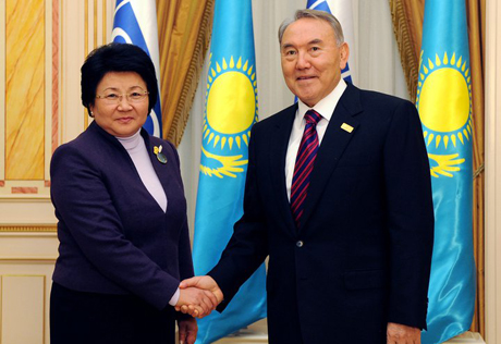 Отунбаева отчиталась об обстановке в Кыргызстане