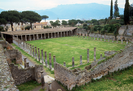 Дожди разрушили часть античного здания в Помпеях