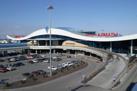 В аэропорту Алматы произвел экстренную посадку самолет А-321