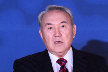 Назарбаев подписал закон о защите прав потребителей