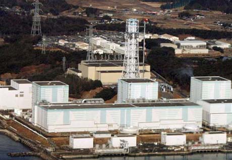 К аварийной японской АЭС проложили линии электропередач