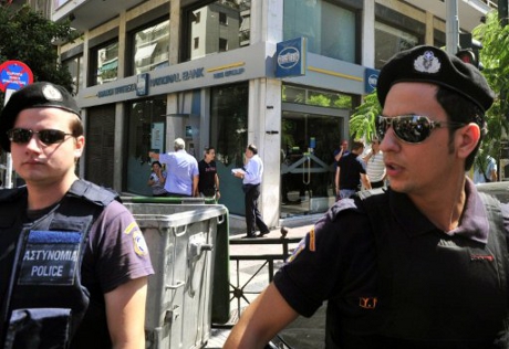 Греческие полицейские задержали банду торговцев пончиками