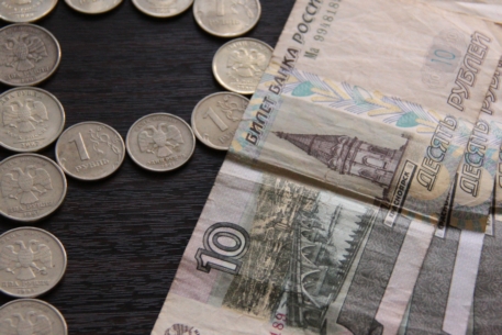 Банк России изменил пределы колебания курса рубля