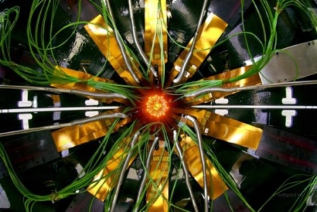 Ученые столкнули протоны в БАК на рекордной энергии