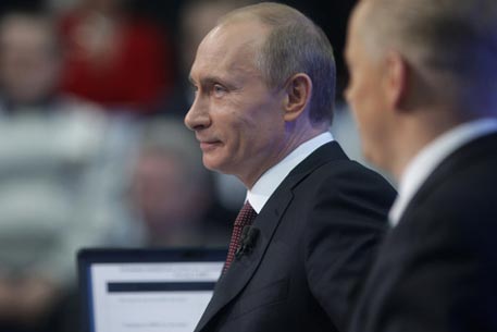 Путин пообещал подумать об участии в выборах 2012 года
