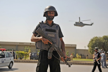 В Пакистане боевики взяли в заложники 60 человек