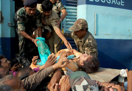 В Индии 14 человек погибли в железнодорожной катастрофе