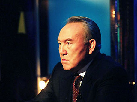Назарбаев призвал запретить банкам иметь побочные структуры