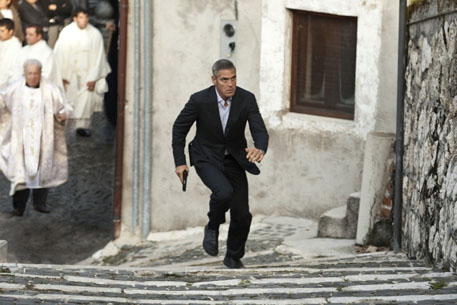 "Американец" с Джорджем Клуни возглавил кинопрокат в США и Канаде