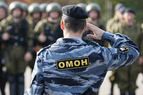 В Москве недовольных руководством ОМОНовцев заподозрили в грабеже