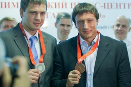 Белорусским молотобойцам вернули олимпийские медали Пекина