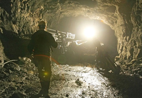 В Карагандинской области под завалами в шахте остались два горняка