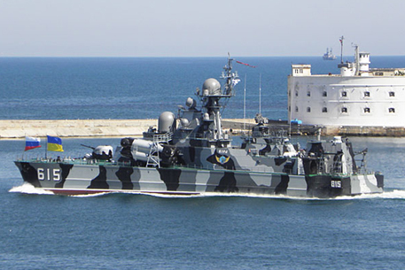 Севастополь насторожился: Украинский флот меняет окрас