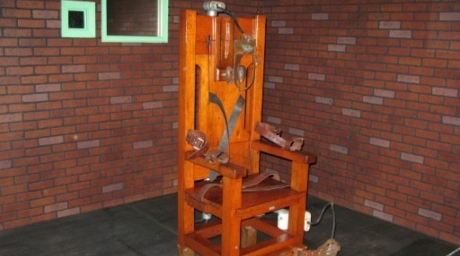 Британец построил электрический стул для казни жены