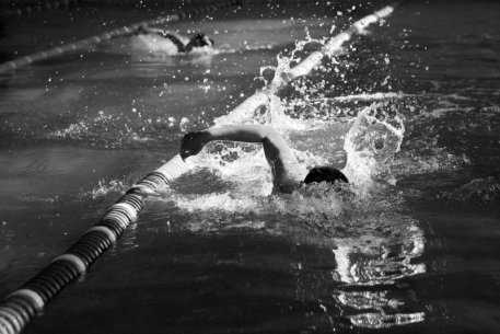 Мировые рекорды пловцов аннулируют из-за костюмов