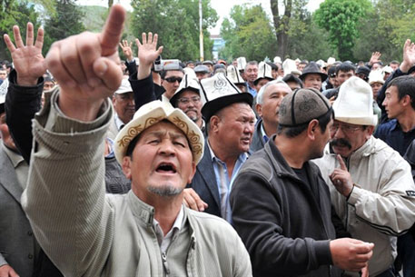 В Бишкеке митингующие потребовали отставки временного правительства