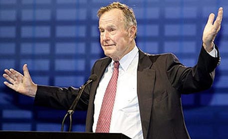 Буш-старший отметил юбилей прыжком с парашютом