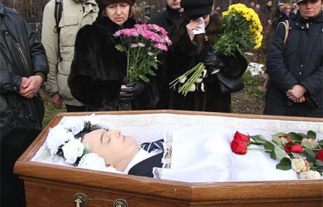 Мать Магнитского назвала кощунством судить ее покойного сына 