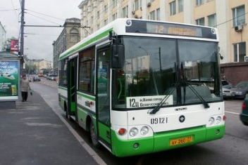 Российским автобусам оставили право ездить по любым полосам