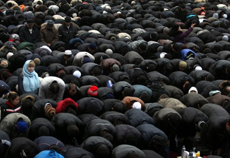 В Москве 70 тысяч мусульман отметили Курбан-байрам