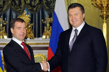 Медведев посетит Украину в мае