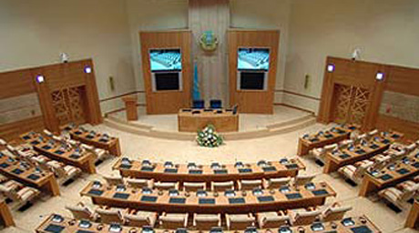 Казахстанские депутаты почтили память погибших при взрыве в "Домодедово"