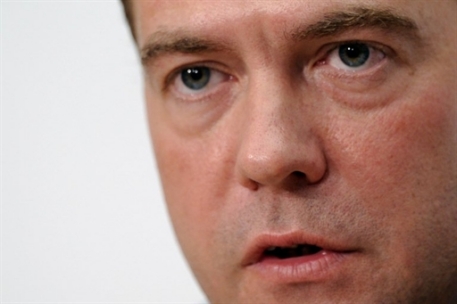 Медведев отменил переход на "зимнее" и "летнее время"