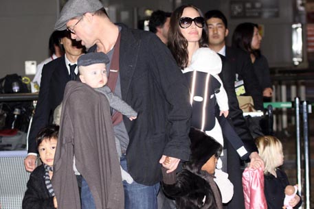 Анджелина Джоли решила усыновить ребенка из Сирии
