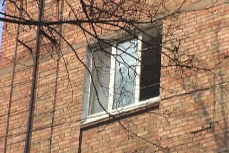В Москве девятилетняя девочка выбросилась из окна