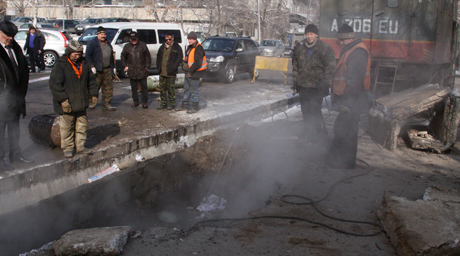 ФОТО: В Алматы причиной аварии на трубопроводе могла стать арычная вода