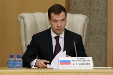 Медведев убережет детей от педофилов