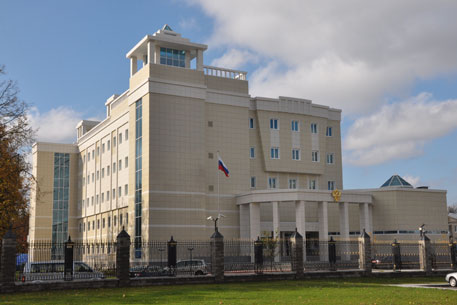 МИД РФ назвал нападение на посольство в Минске "возмутительным актом"