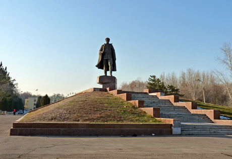 Памятник герою войны Рахимову в Ташкенте перенесен на новое место