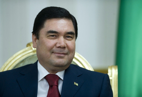 Президенту Туркменистана посвятили "песни радости"