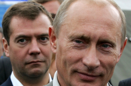 Рейтинги Медведева и Путина выросли на 4 процента