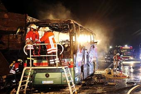 18 человек сгорели в автобусе около Эр-Рияда