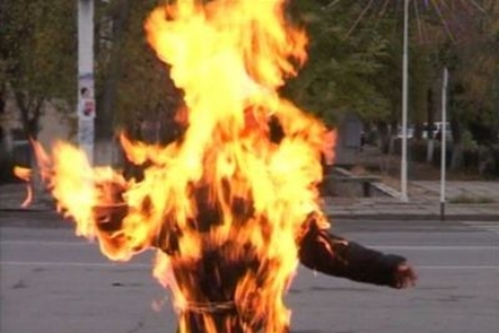 Житель Атырау сжег себя перед зданием прокуратуры