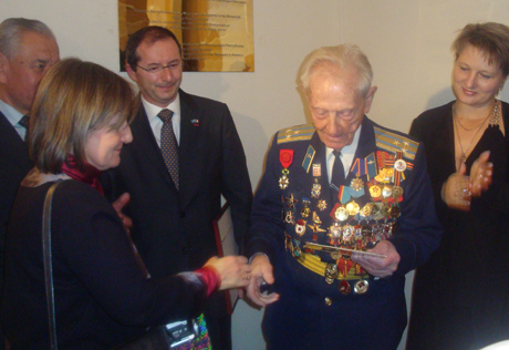 Франция наградила казахстанского фронтовика орденом Почетного легиона