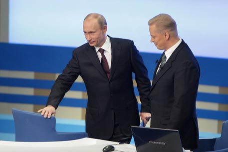 Премьер России заявил о преодолении пика экономического кризиса