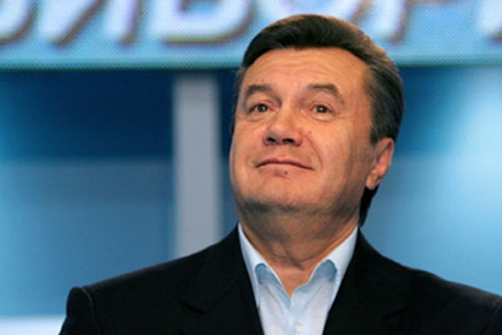 Янукович принес на совещание купленные в интернете наркотики
