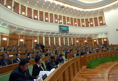 Узбекистанским политическим партиям дали право снимать с должности премьер-министра