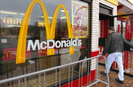 Ненаевшихся российских хоккеистов накормили в McDonald's